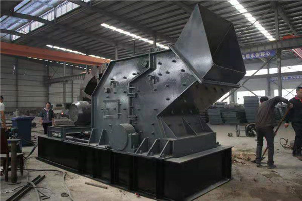 沖擊式制砂機(jī)與圓錐破碎機(jī)的緊密...